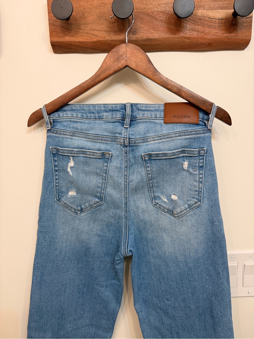Hidden Jeans Light Blue Straight-Leg Crop Jeans - Women - Picture 8 of 13